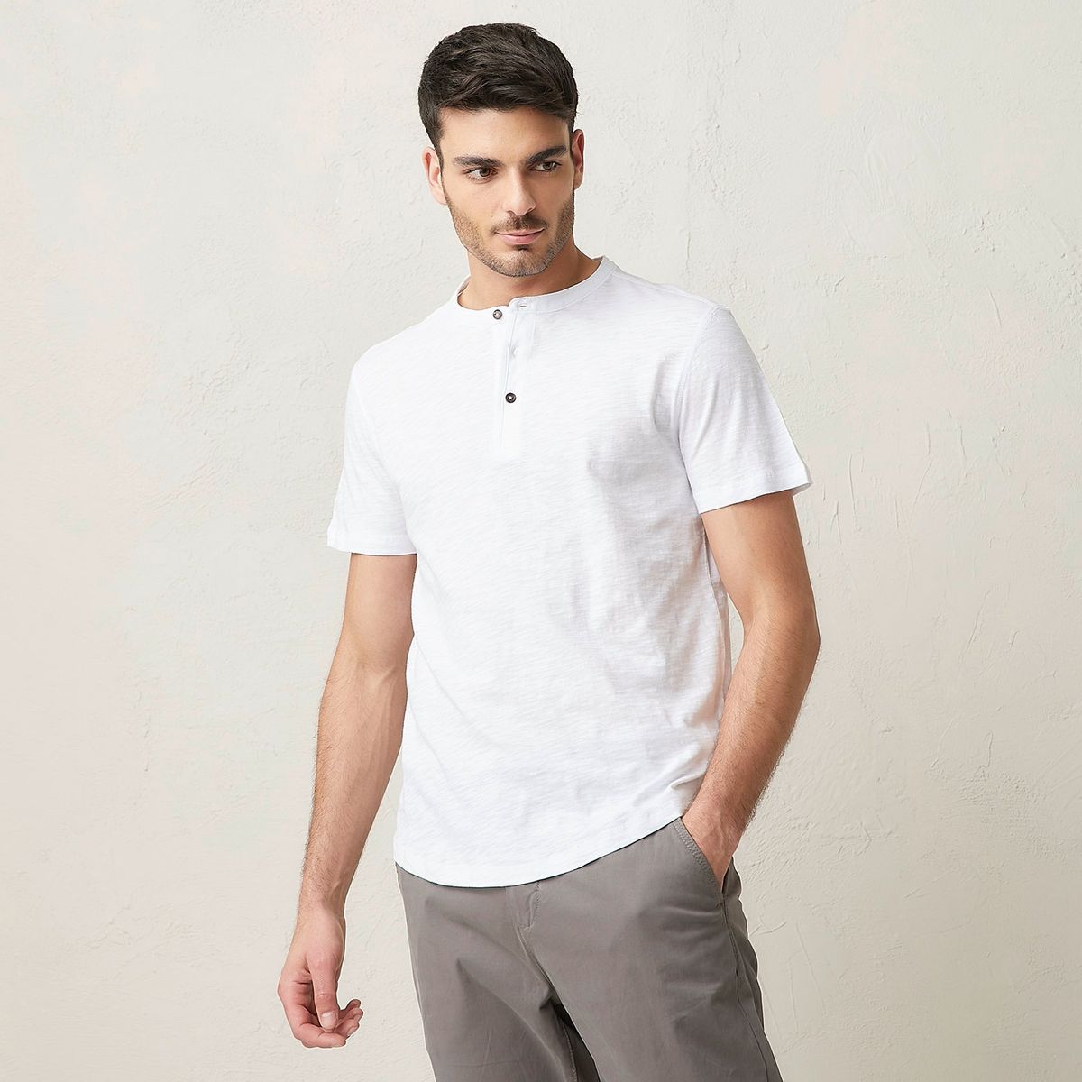 BASEMENT - Polera Basement Manga Corta Henley Algodón Hombre