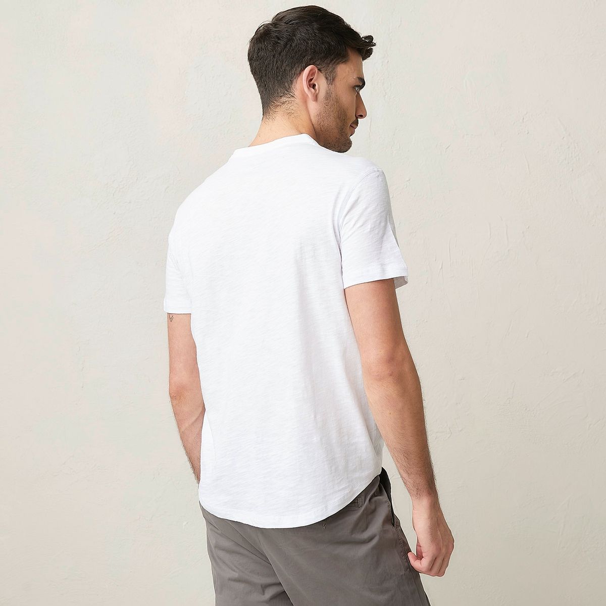 BASEMENT - Polera Basement Manga Corta Henley Algodón Hombre