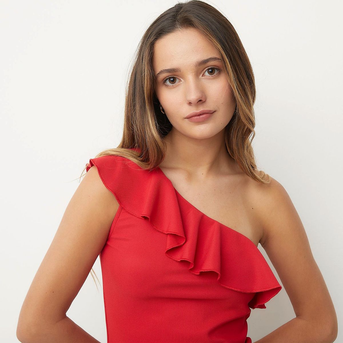 SYBILLA - Blusa Sybilla Asimétrica con Volante Mujer Blanca