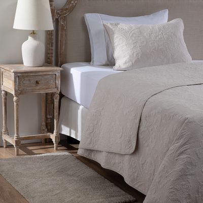 Imagen 2 del producto Cubrecama Javiera Beige King
