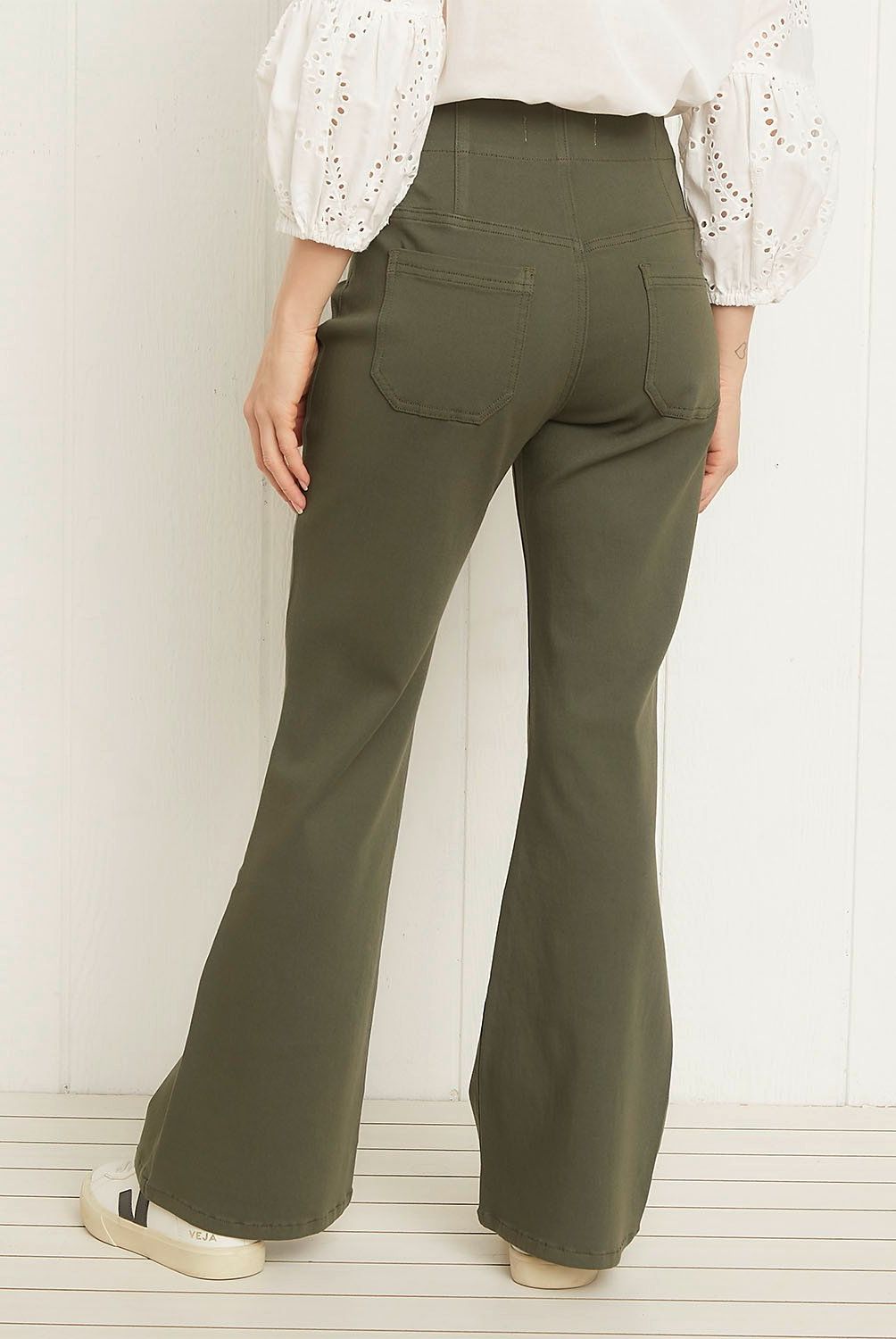 UNIVERSITY CLUB - Pantalón University Club Flare Tiro Medio Mujer