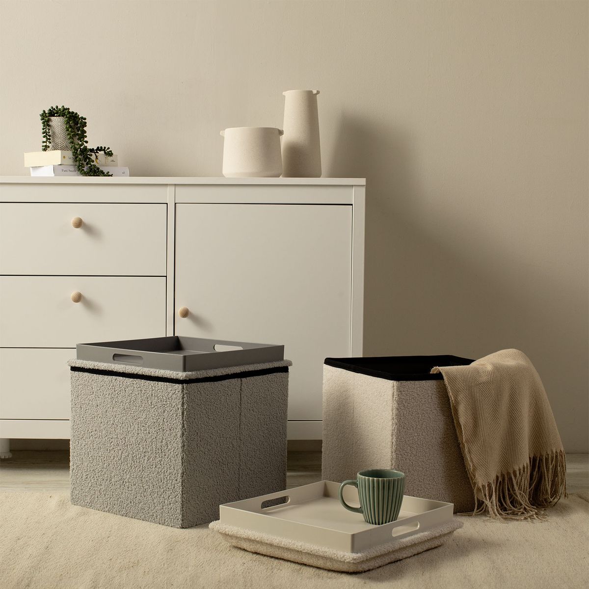 MICA - Puff Plegable Con Bandeja + Almacenaje 40X40 Cm Teddy Pouff Mica