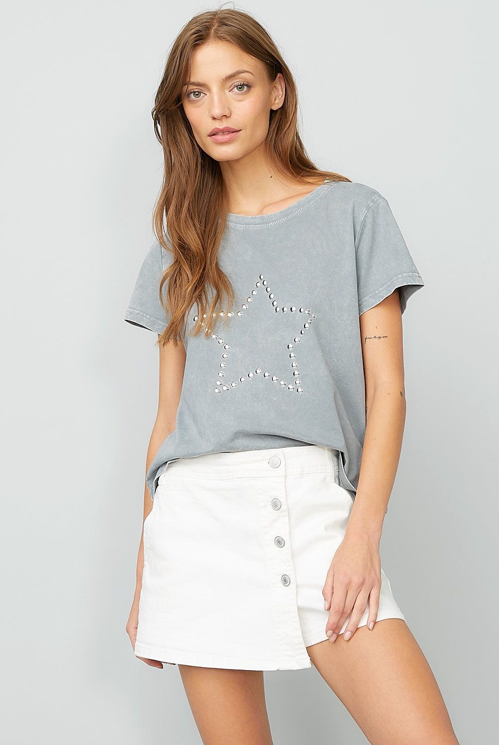 AMERICANINO - Polera Americanino Boxy Fit Tachas Manga Corta Mujer