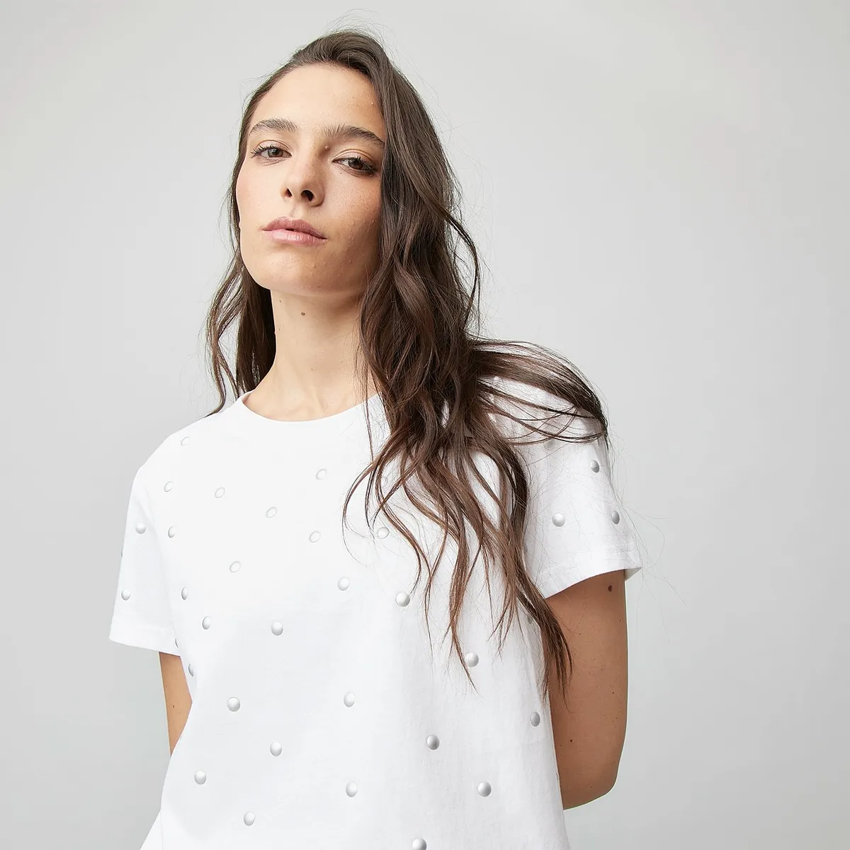 AMERICANINO - Polera Americanino Boxy Fit Tachas Manga Corta Mujer