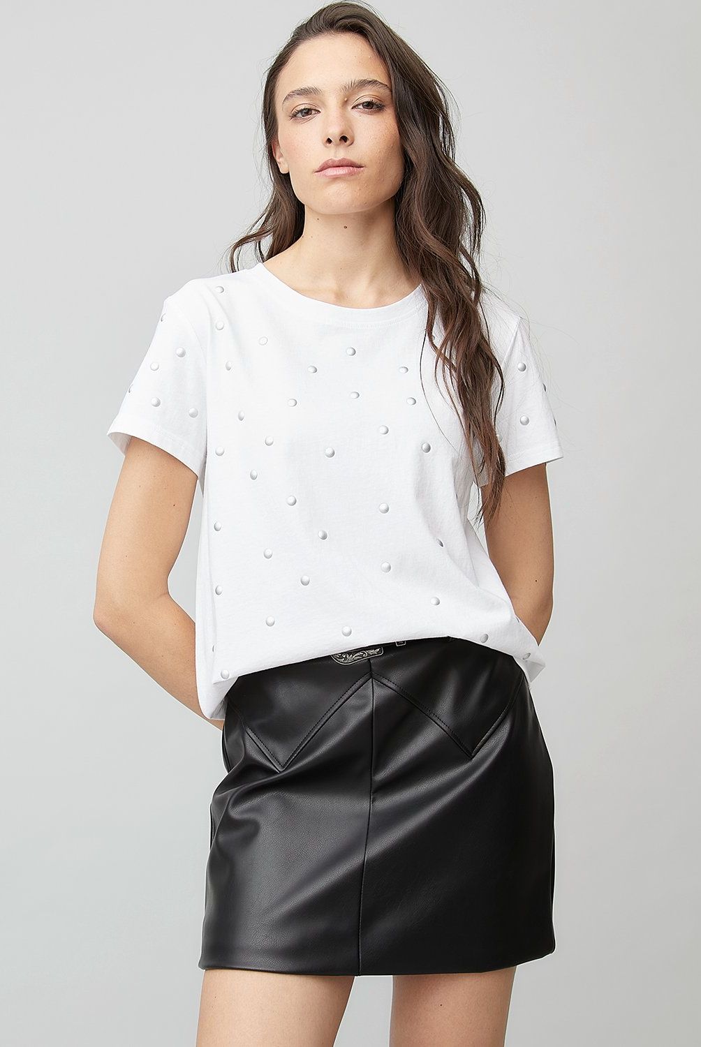 AMERICANINO - Polera Boxy Fit Tachas Manga Corta Mujer Americanino