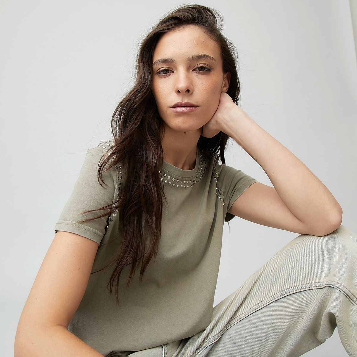 AMERICANINO - Polera Americanino Boxy Fit Tachas Manga Corta Mujer