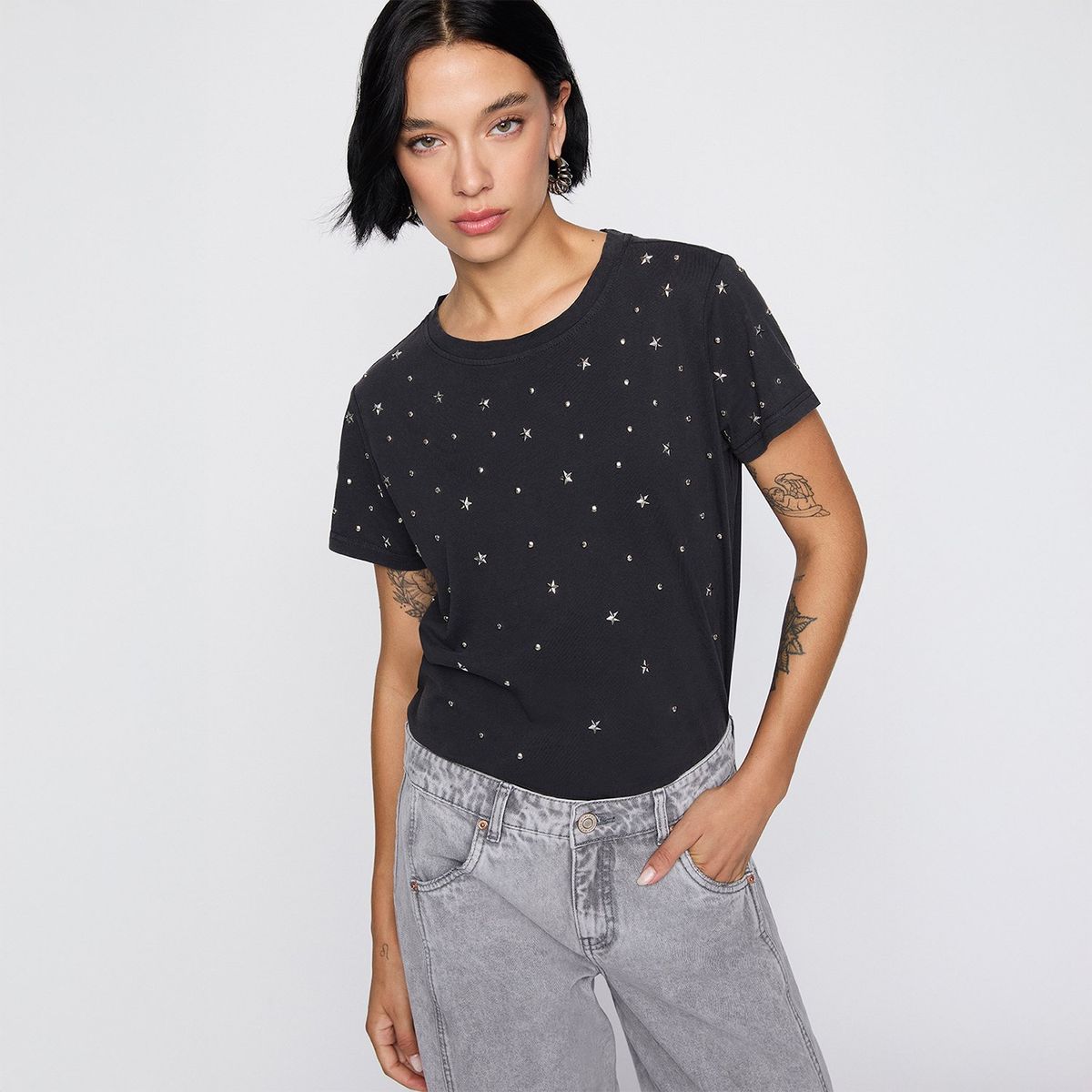 AMERICANINO - Polera Americanino Boxy Fit Tachas Manga Corta Mujer