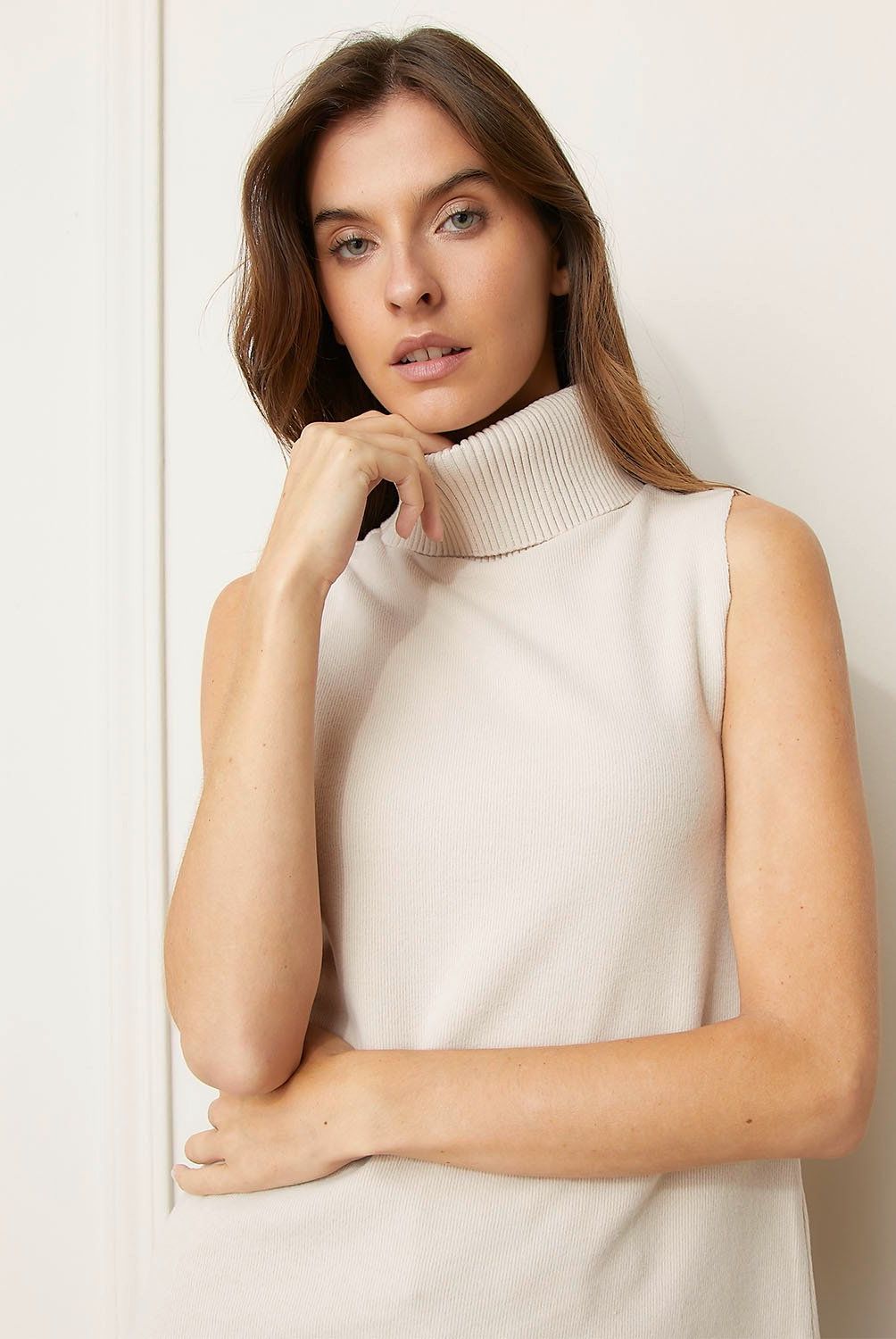 BASEMENT - Sweater Sin Manga Cuello Alto Basement Mujer Algodón