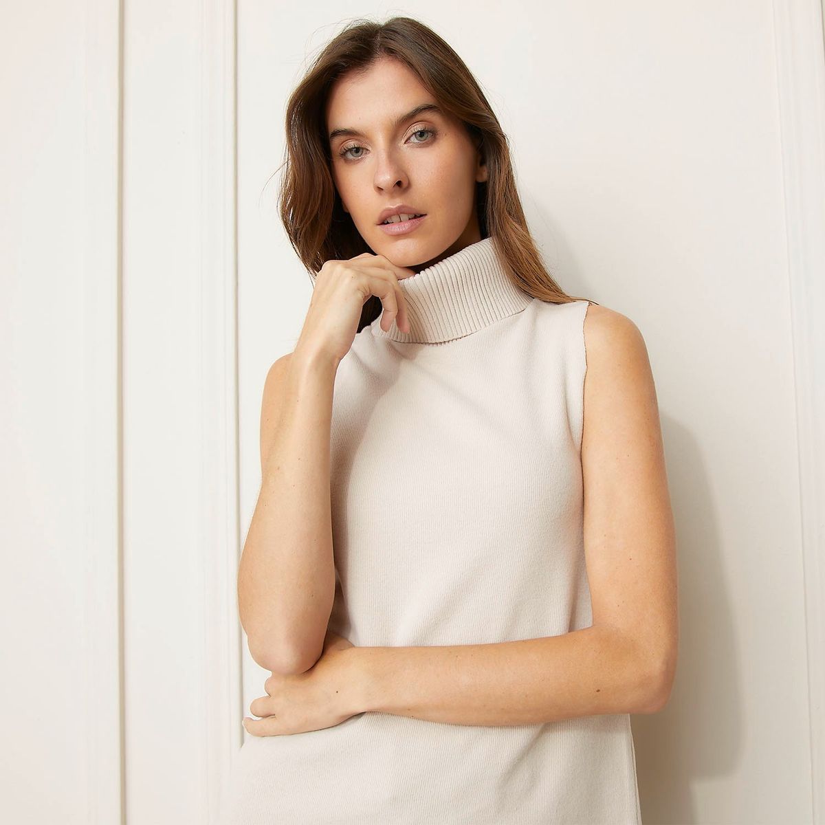BASEMENT - Sweater Sin Manga Cuello Alto Basement Mujer Algodón