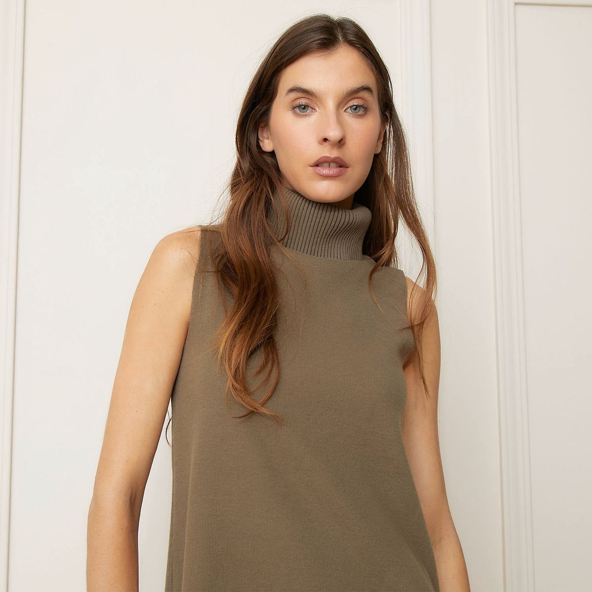 BASEMENT - Sweater Sin Manga Cuello Alto Basement Mujer Algodón