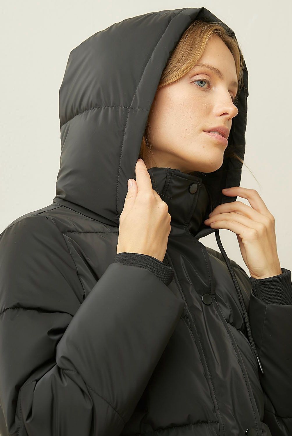 BASEMENT - Parka Basement Liso Con Gorro Mujer