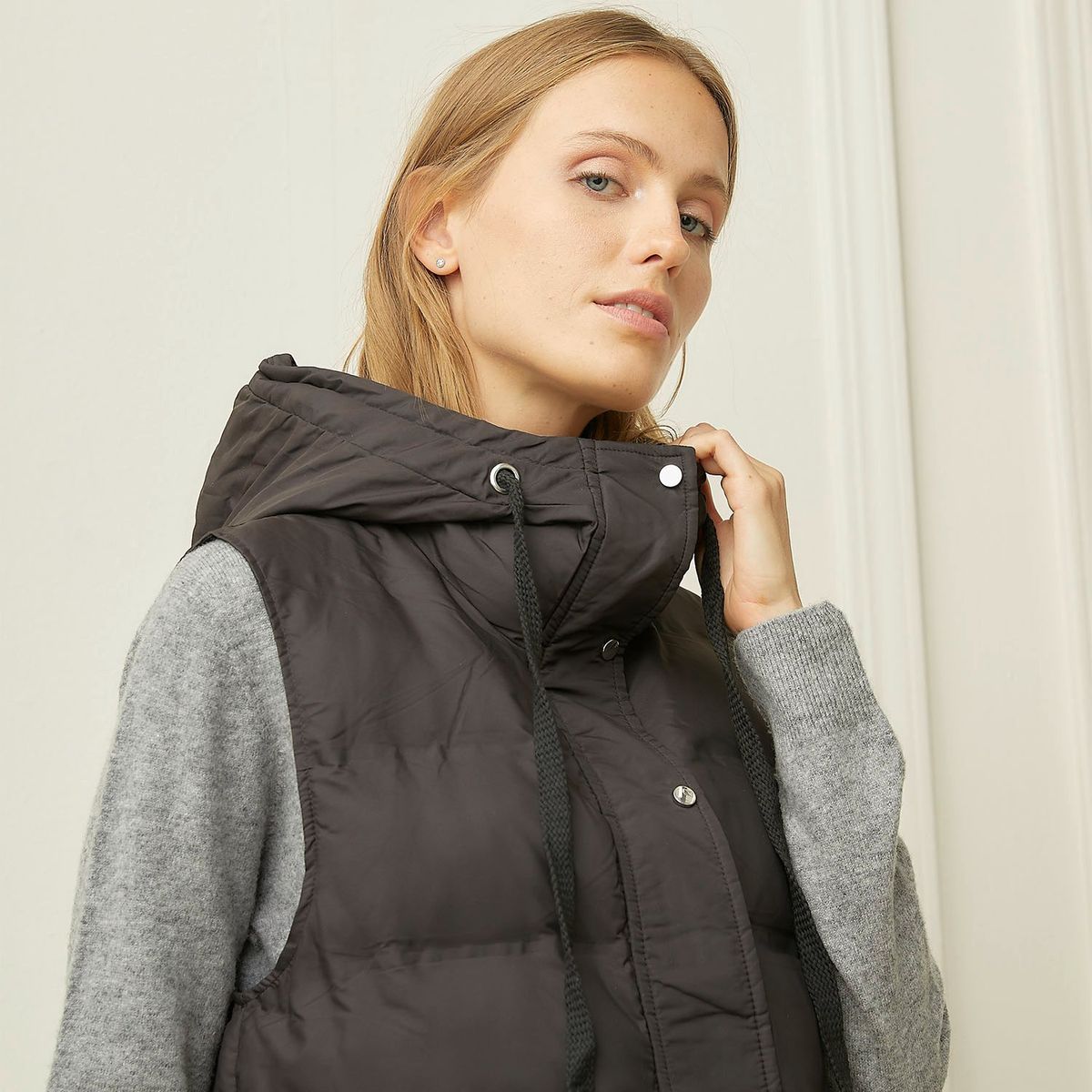 BASEMENT - Parka Basement Mujer Sin Mangas Con Gorro