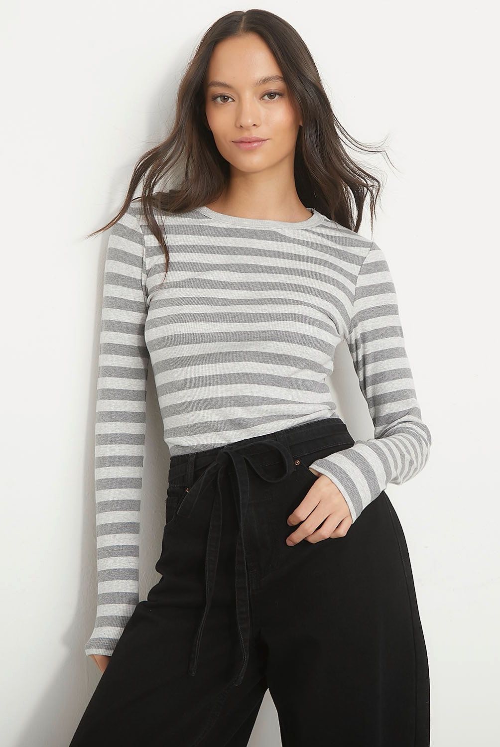 SYBILLA - Polera Cropped Acanalada Manga Larga Mujer Sybilla