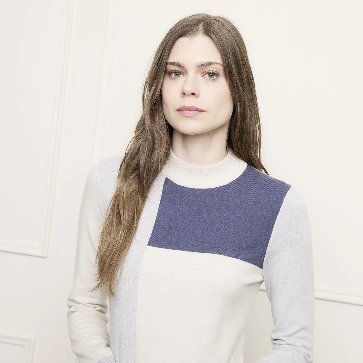 BASEMENT - Sweater Manga Larga Basement Mujer Cuello Alto Liso