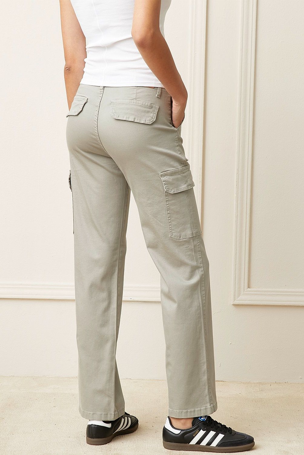 BASEMENT - Jeans Cargo Tiro Alto Basement Mujer Fit Recto