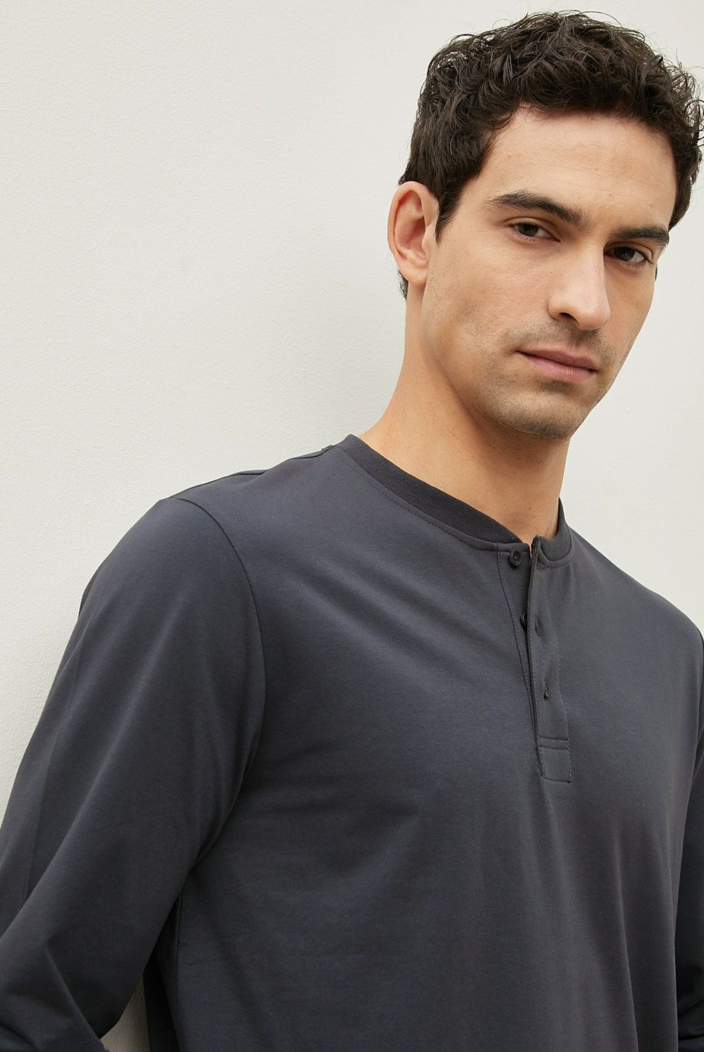 WOLF&HANK - Polera Manga Larga Henley Algodón Wolf&Hank Hombre