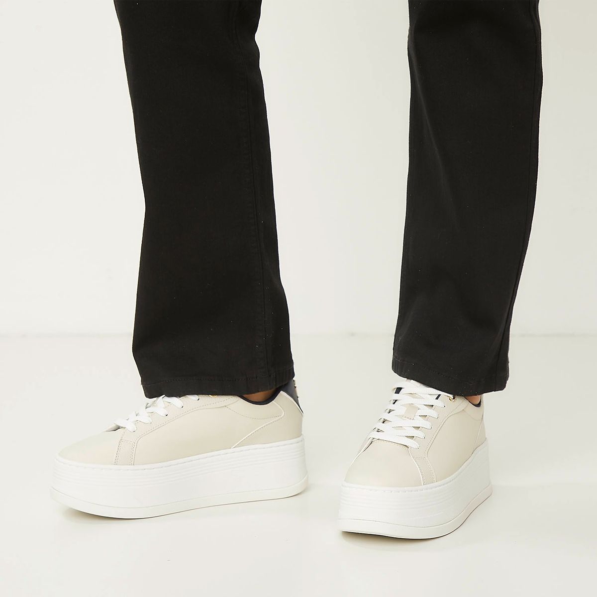 TOMMY HILFIGER - Zapatilla Urbana Mujer Cuero Beige Tommy Hilfiger