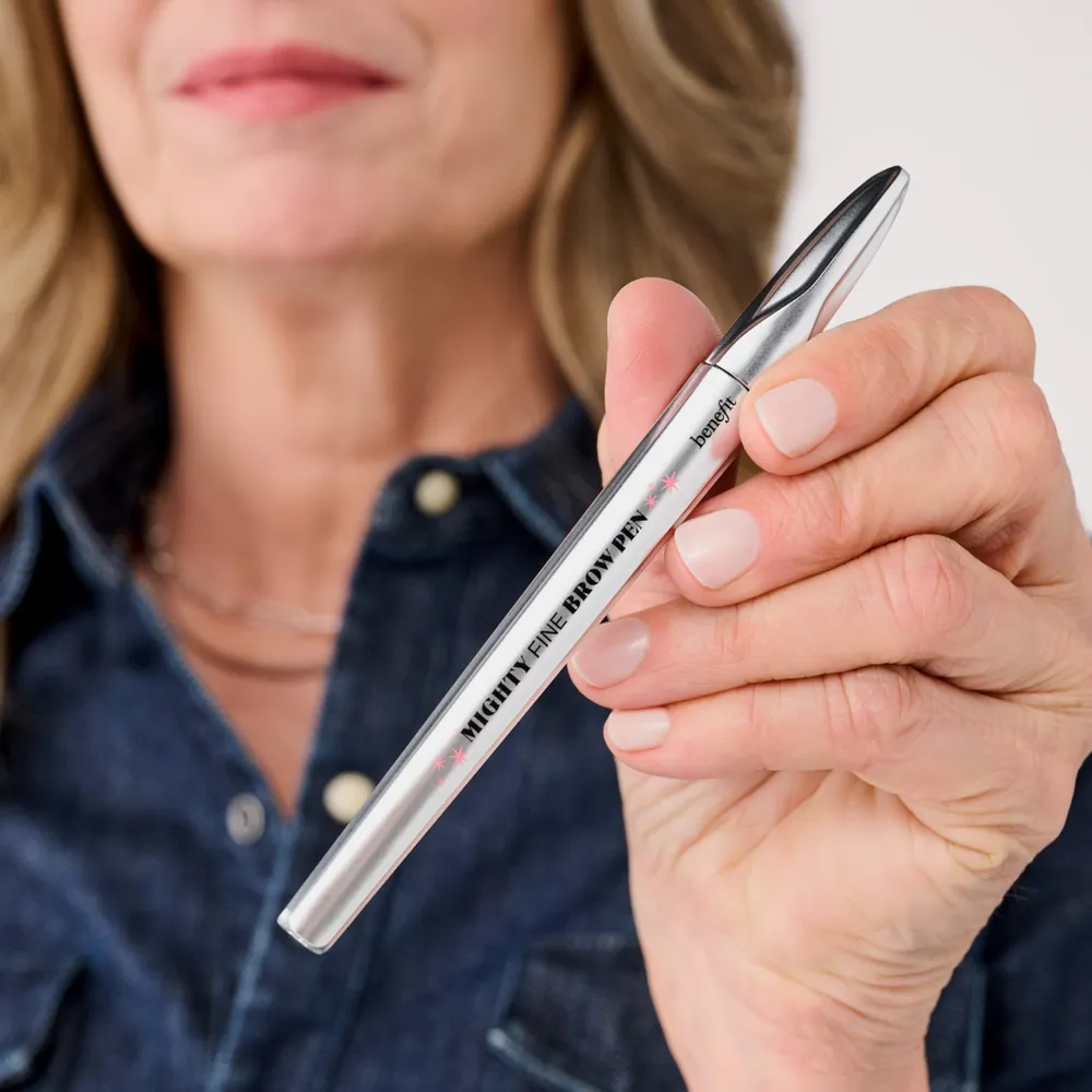 Benefit Mighty Fine Brow Pen 4 Warm Deep Brown, foto 13
