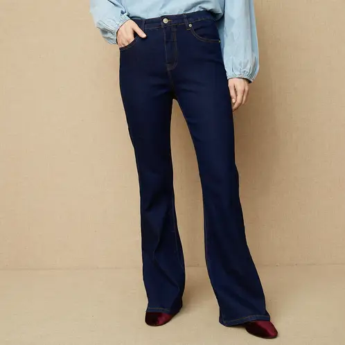 UNIVERSITY CLUB - Jeans Flare Tiro Medio Mujer