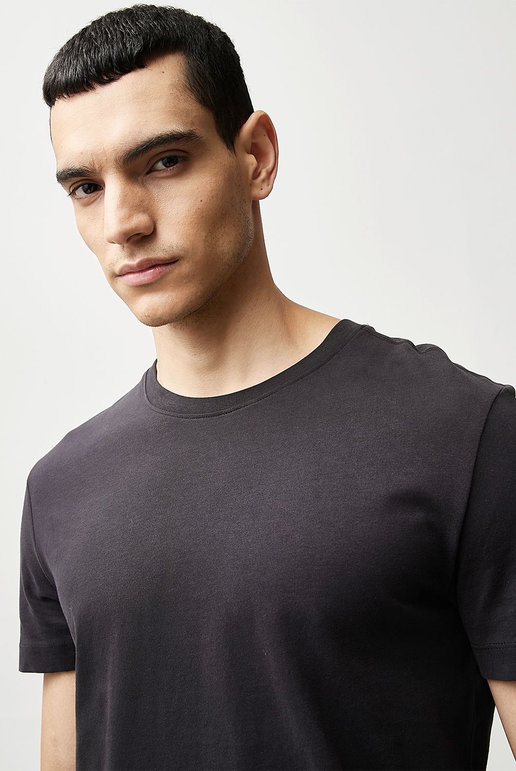 BASEMENT - Polera Manga Corta Hombre Basement