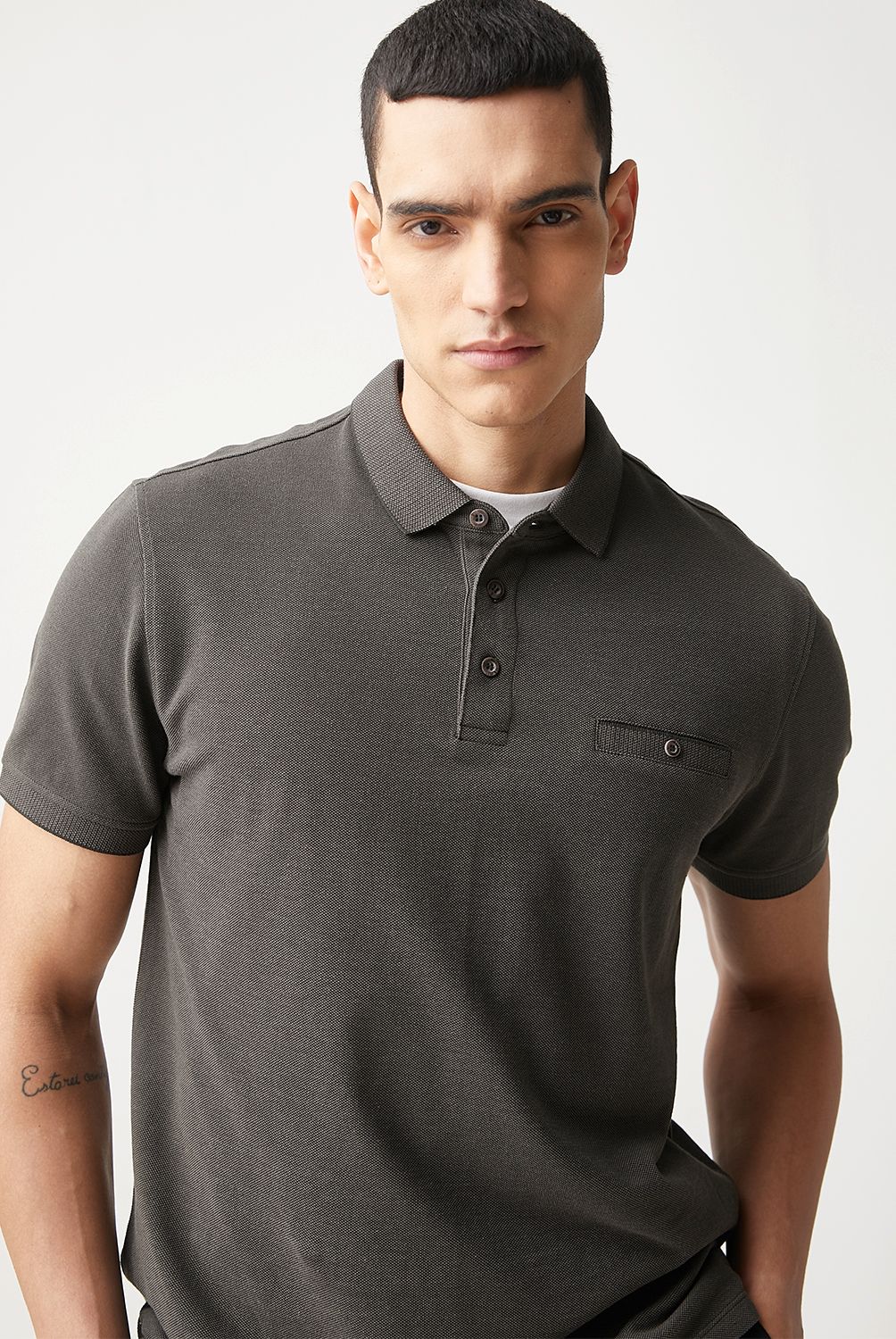 BASEMENT - Polera Manga Corta Hombre Basement