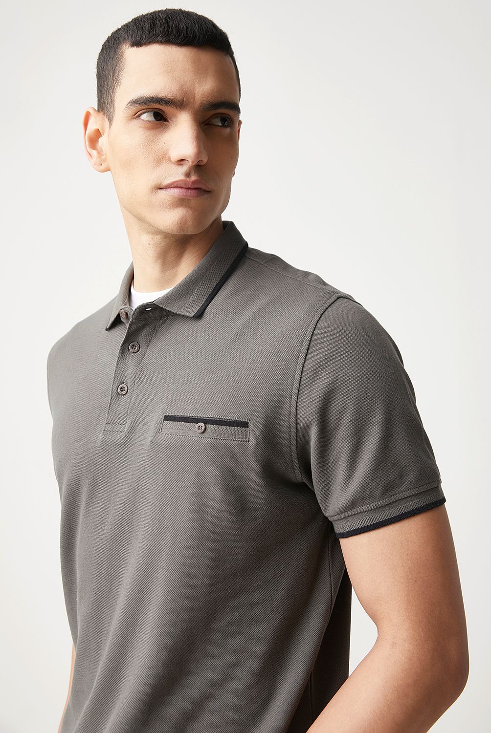 BASEMENT - Polera Manga Corta Hombre Basement
