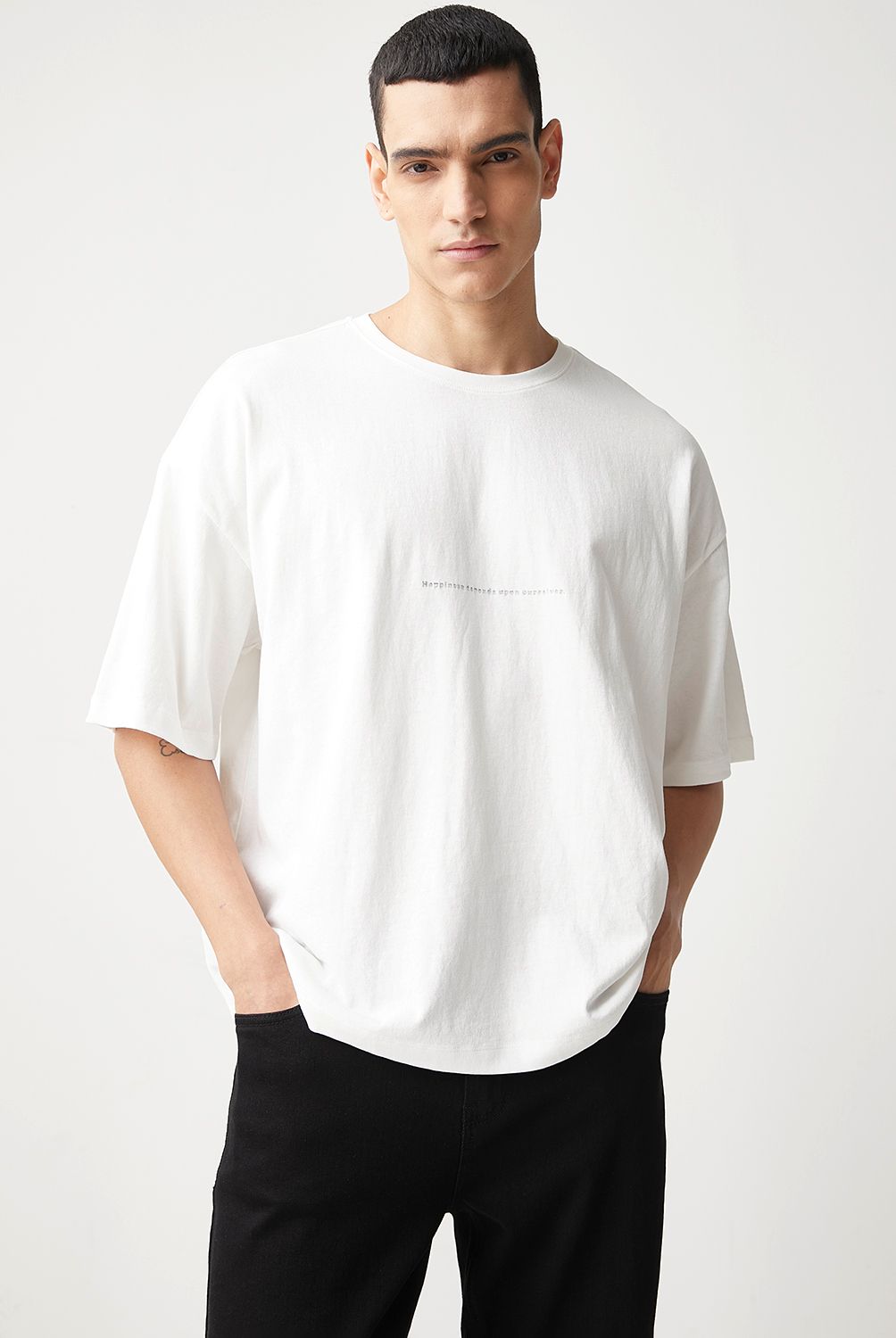 BASEMENT - Polera Manga Corta Hombre Basement