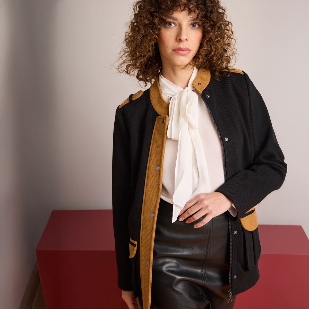 BASEMENT - Chaqueta Fran Larrain