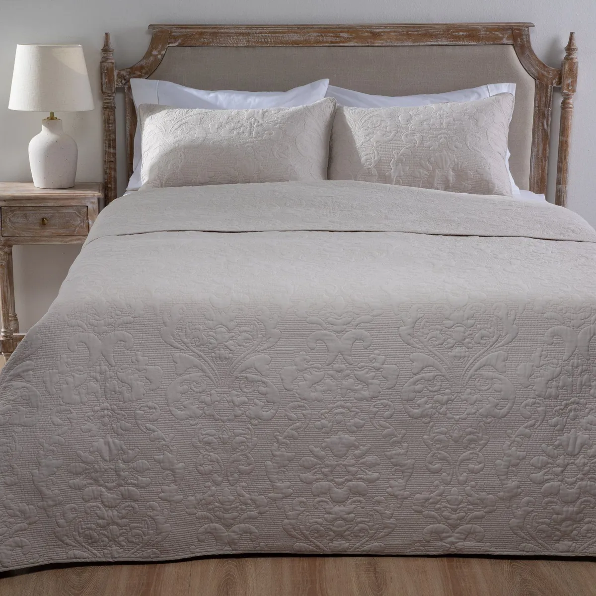 ROBERTA ALLEN - Cubrecama Javiera Beige King Roberta Allen