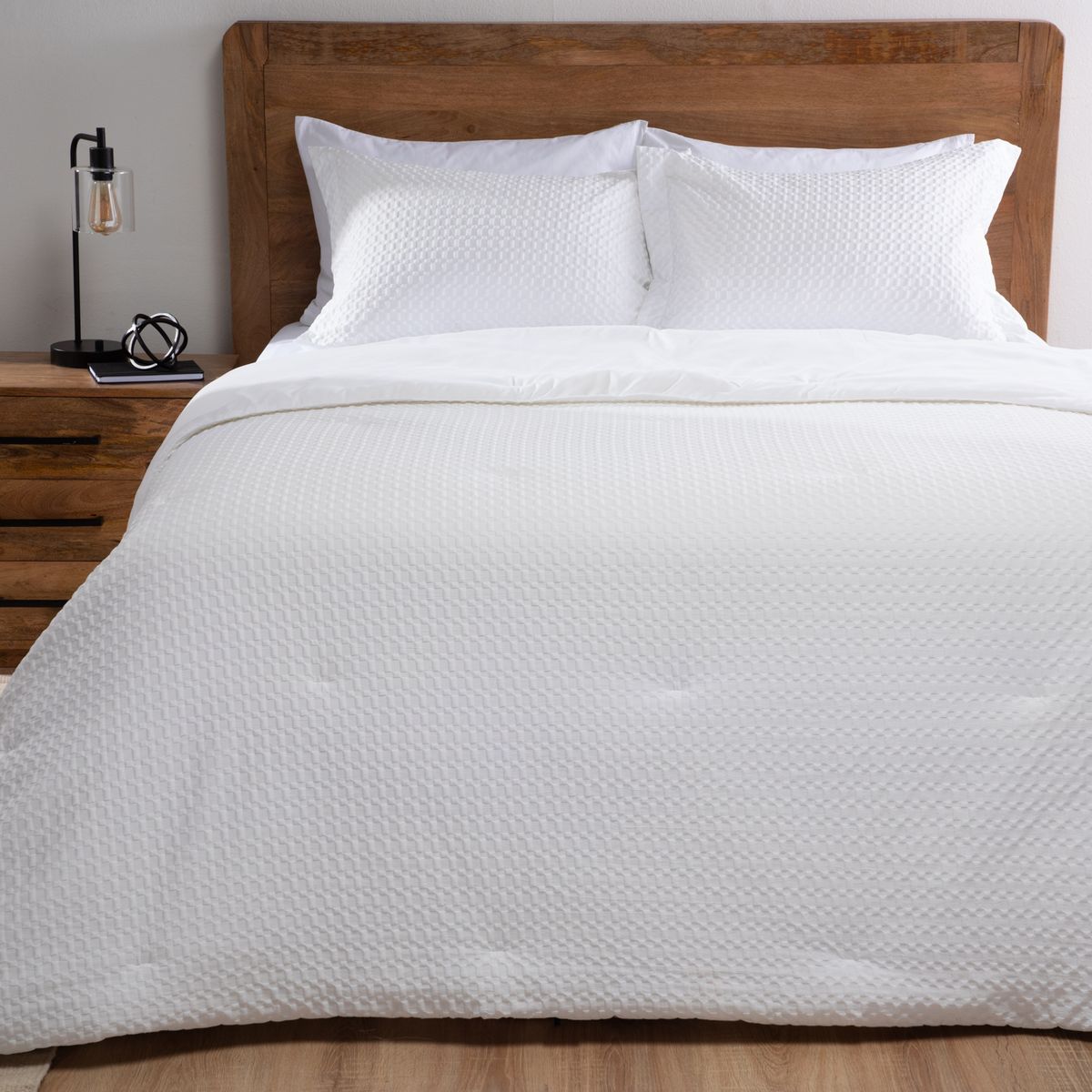 BASEMENT HOME - Plumón Textura Rick Blanco Con Fundas De Almohadas Basement Home