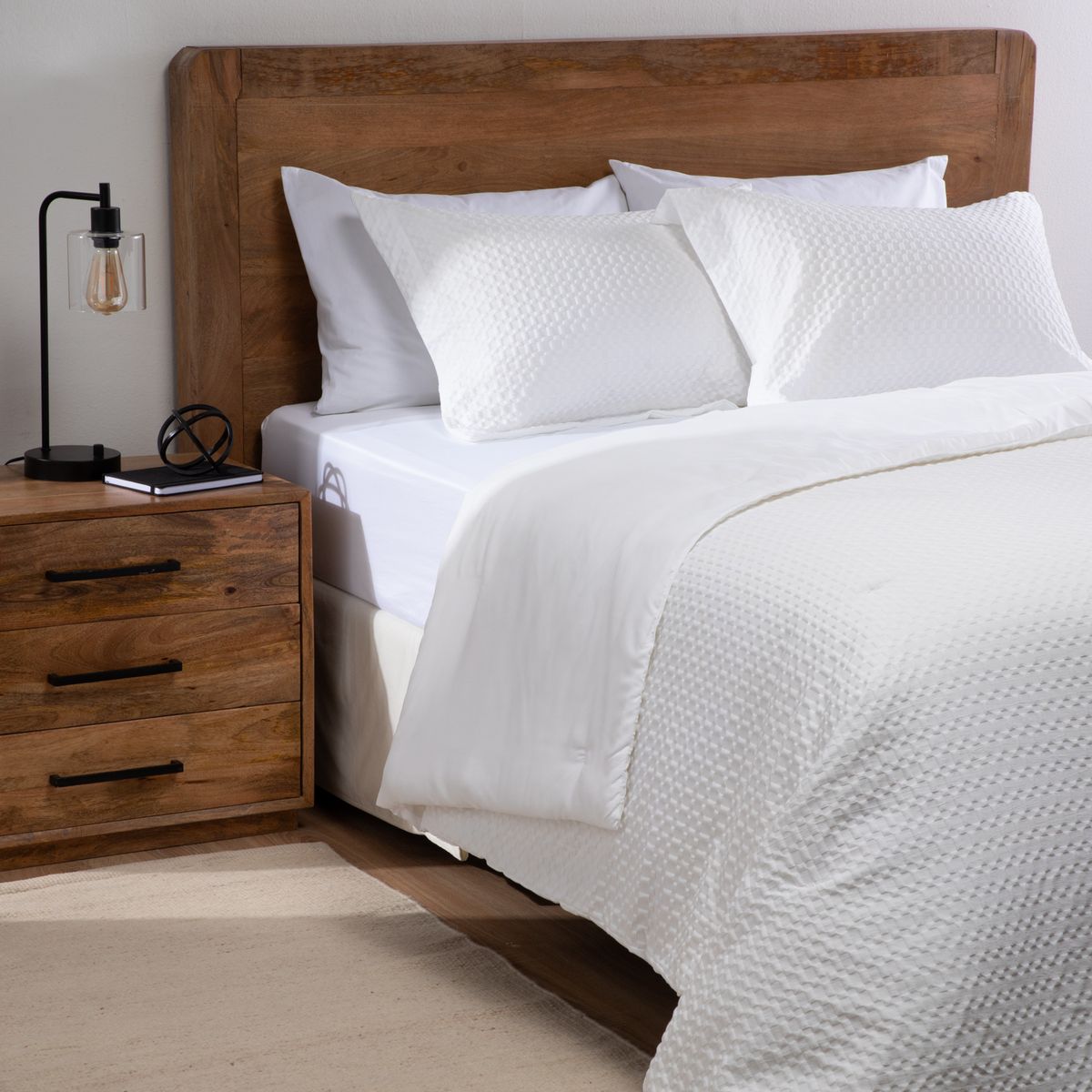 BASEMENT HOME - Plumón Textura Rick Blanco Con Fundas De Almohadas Basement Home