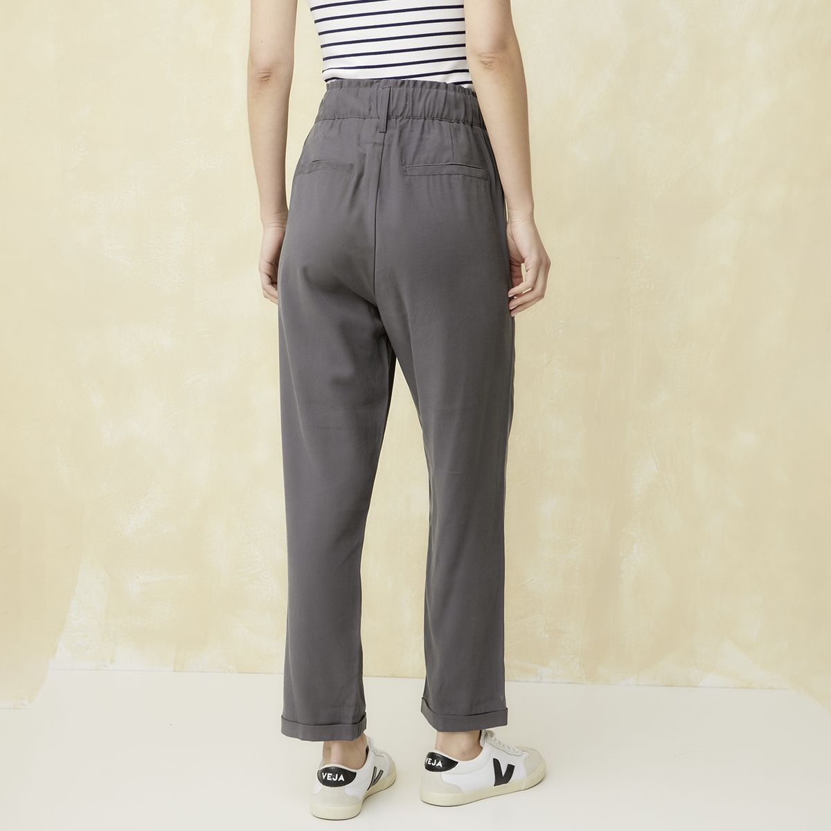 UNIVERSITY CLUB - Pantalón Carrot Tiro Medio Mujer University Club