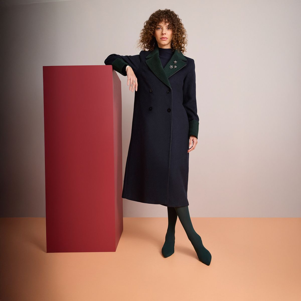 BASEMENT - Abrigo Mujer Fran Larrain