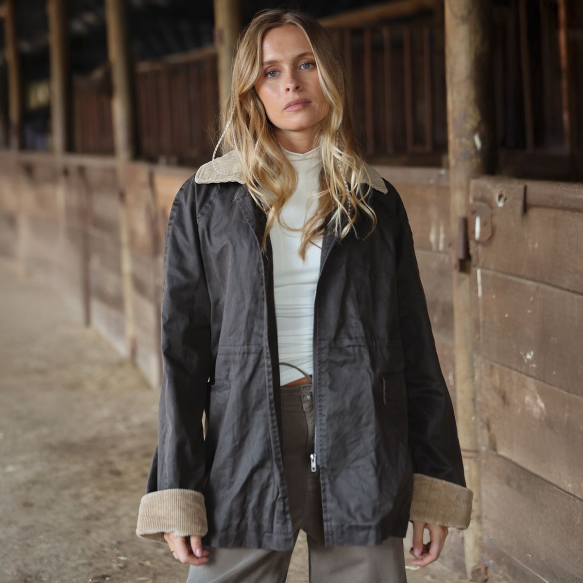 BASEMENT - Chaqueta Mujer Paula Mekis