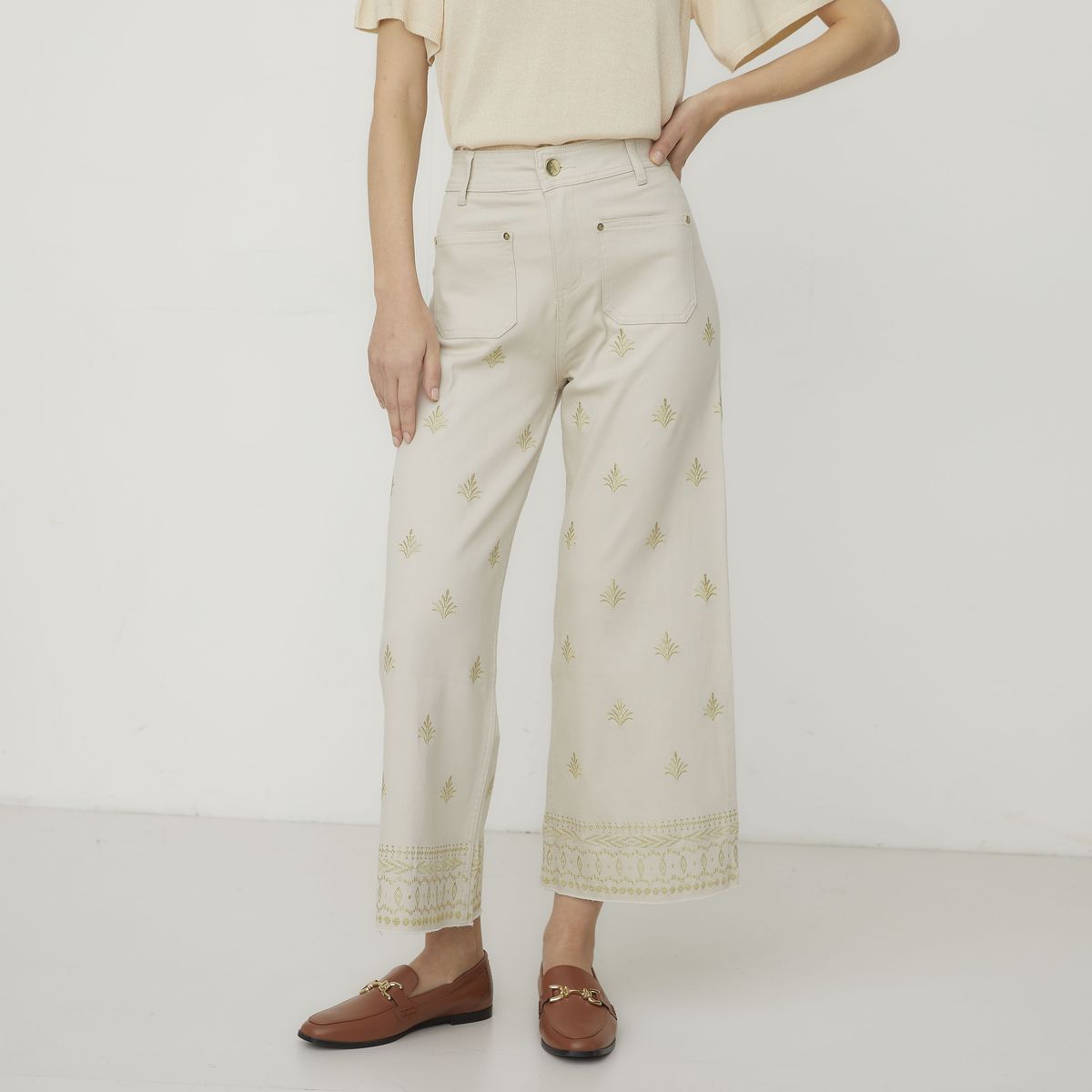 APOLOGY - Pantalón Crop Fit Tiro Alto Mujer Apology