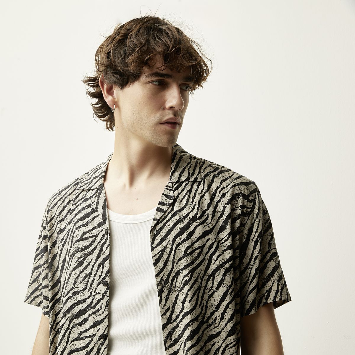 BASEMENT - Camisa Casual Manga Corta Viscosa Hombre Basement