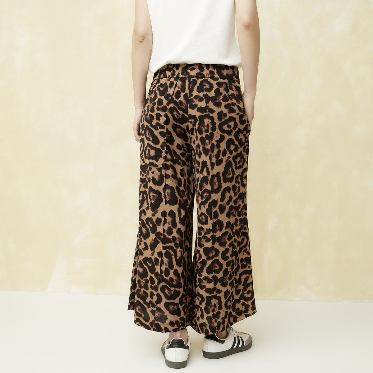 UNIVERSITY CLUB - Pantalón Flare Tiro Alto Mujer University Club