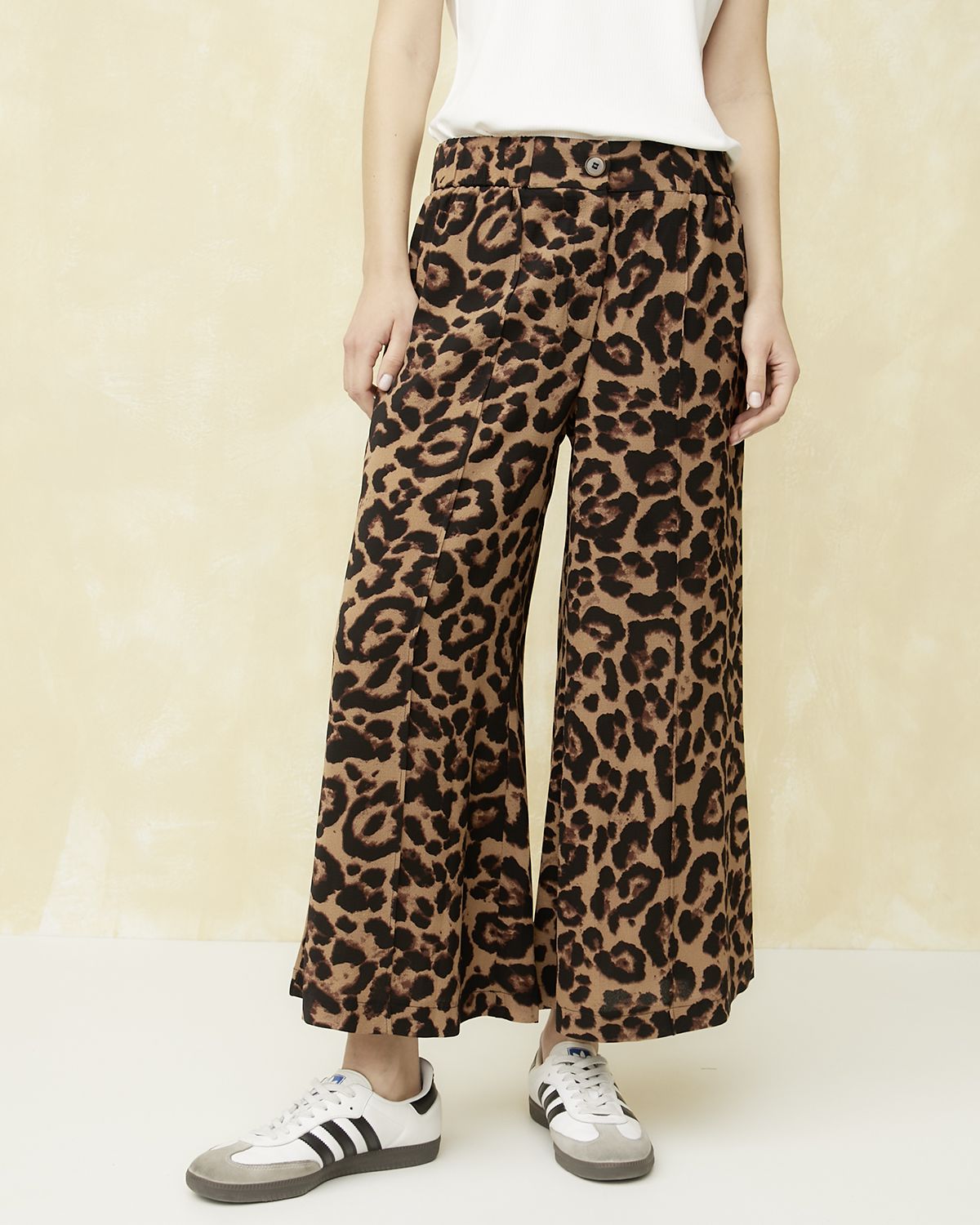 UNIVERSITY CLUB Pantalón Flare Tiro Alto Mujer University Club