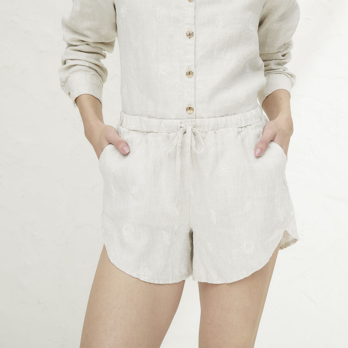 BASEMENT - Short Mujer 100% Lino x Fran Larrain Basement
