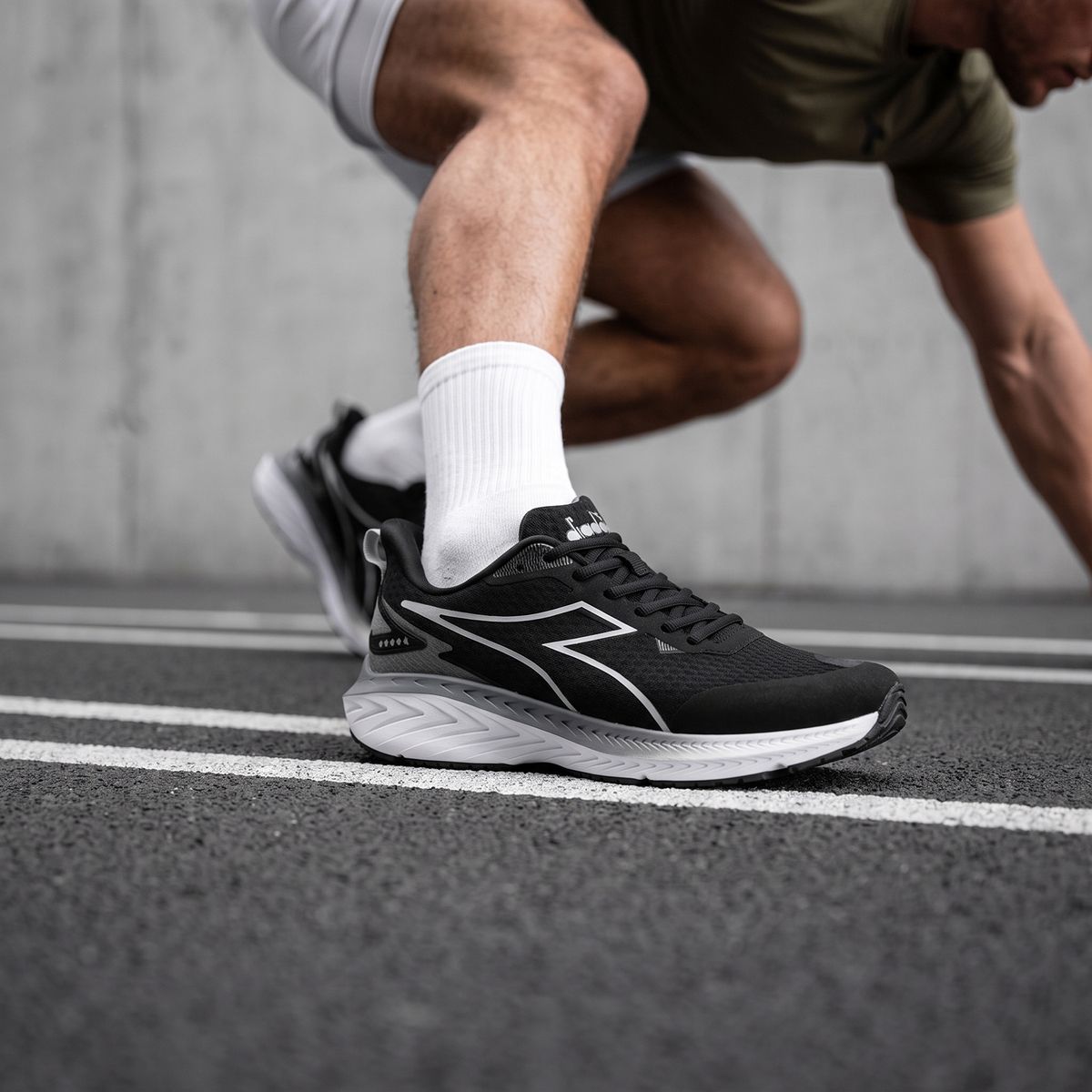 DIADORA - Strada 3 Zapatilla Running Hombre Negro Diadora