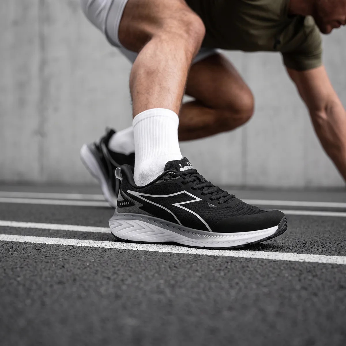 DIADORA - Strada 3 Zapatilla Running Hombre Negro Diadora