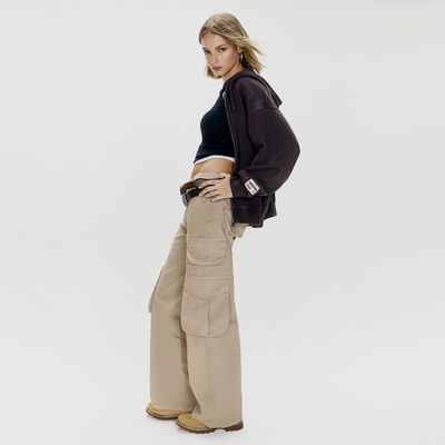 Imagen 2 del producto Jeans Cargo Tiro Medio Mujer