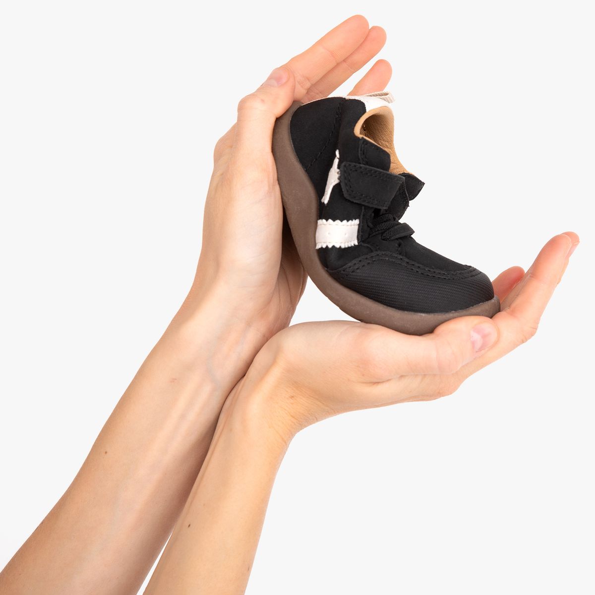 CONIGLIO - Zapatilla Urbana Niño Negro (18 a 26) Coniglio