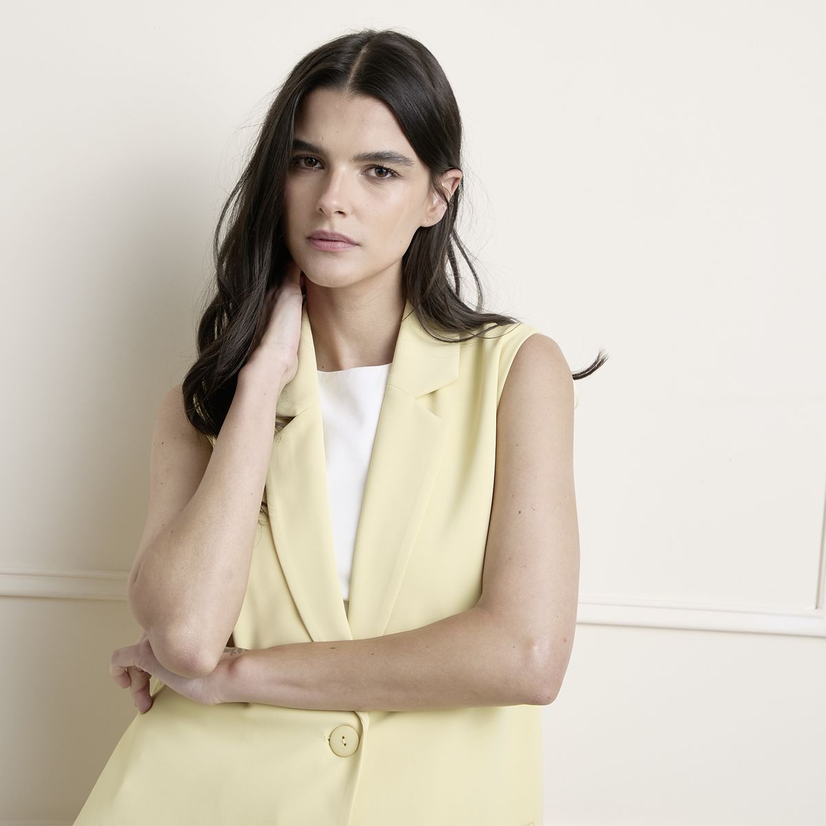 BASEMENT - Blazer Sin Mangas Mujer Basement