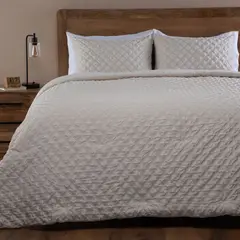 BASEMENT HOME - Cubrecama Liso Text Rombo