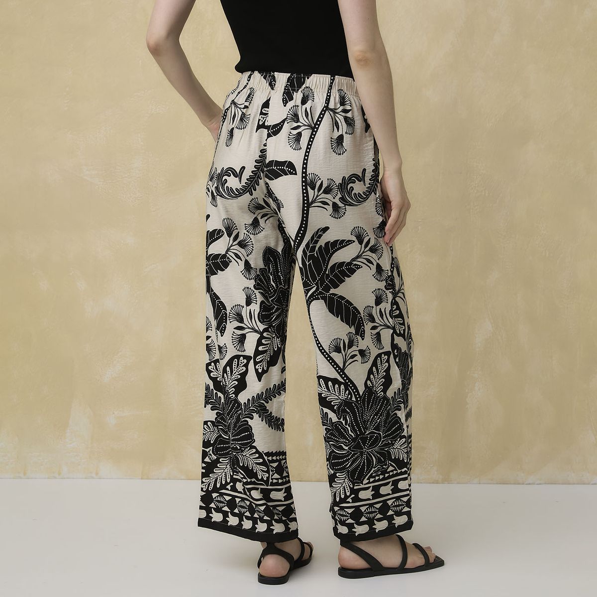 UNIVERSITY CLUB - Pantalón Regular Tiro Medio Mujer University Club