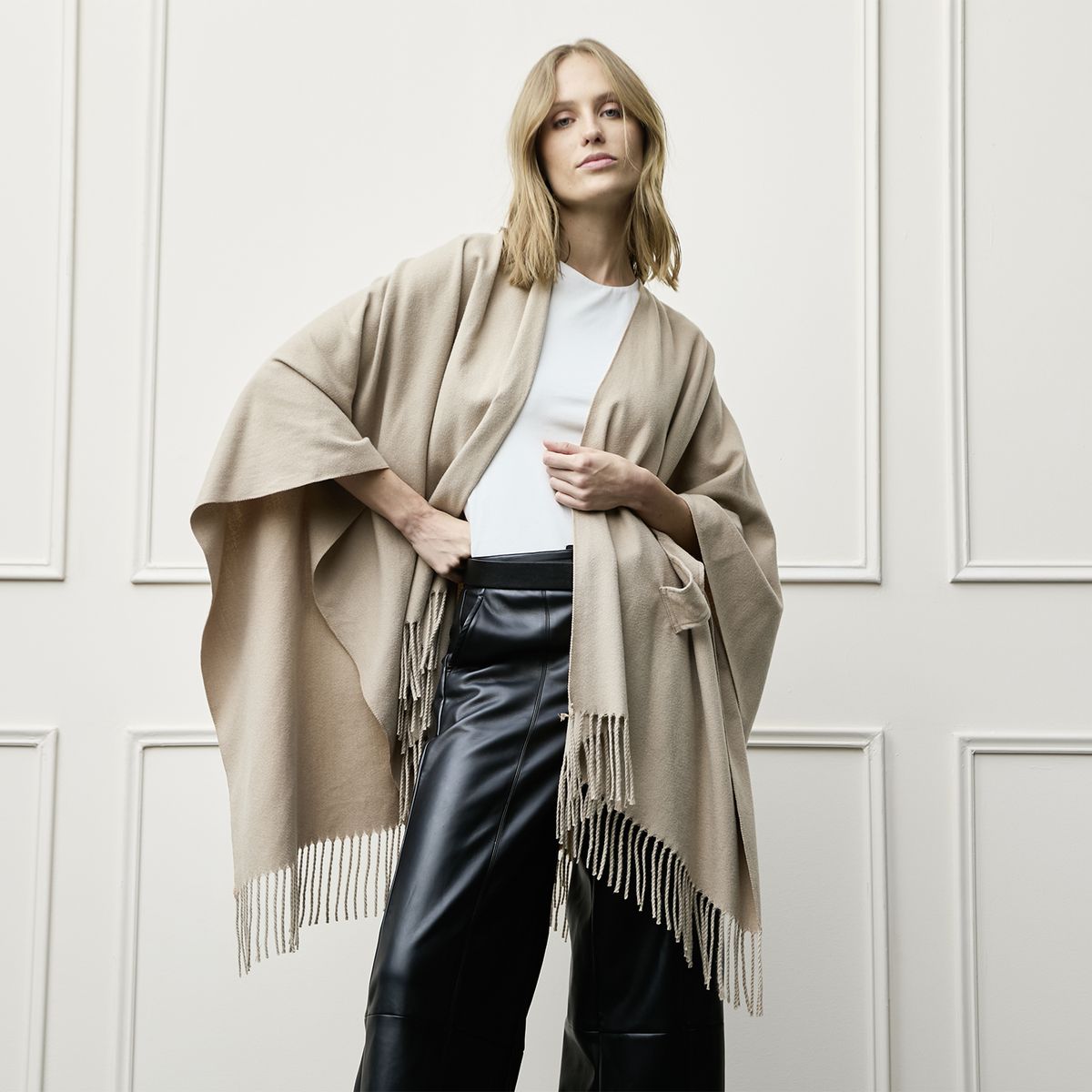 BASEMENT - Poncho Mujer Basement