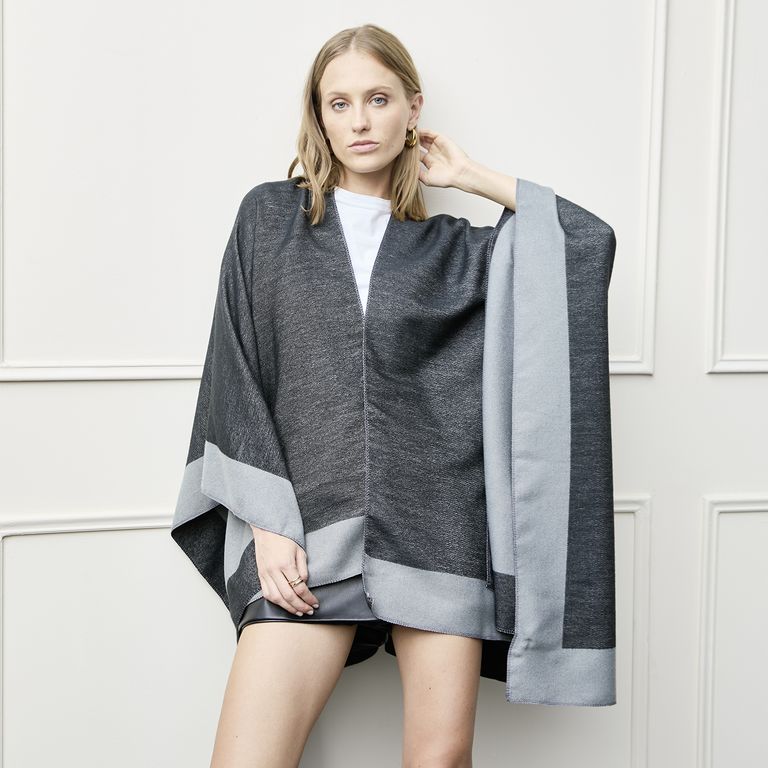 BASEMENT Poncho Mujer