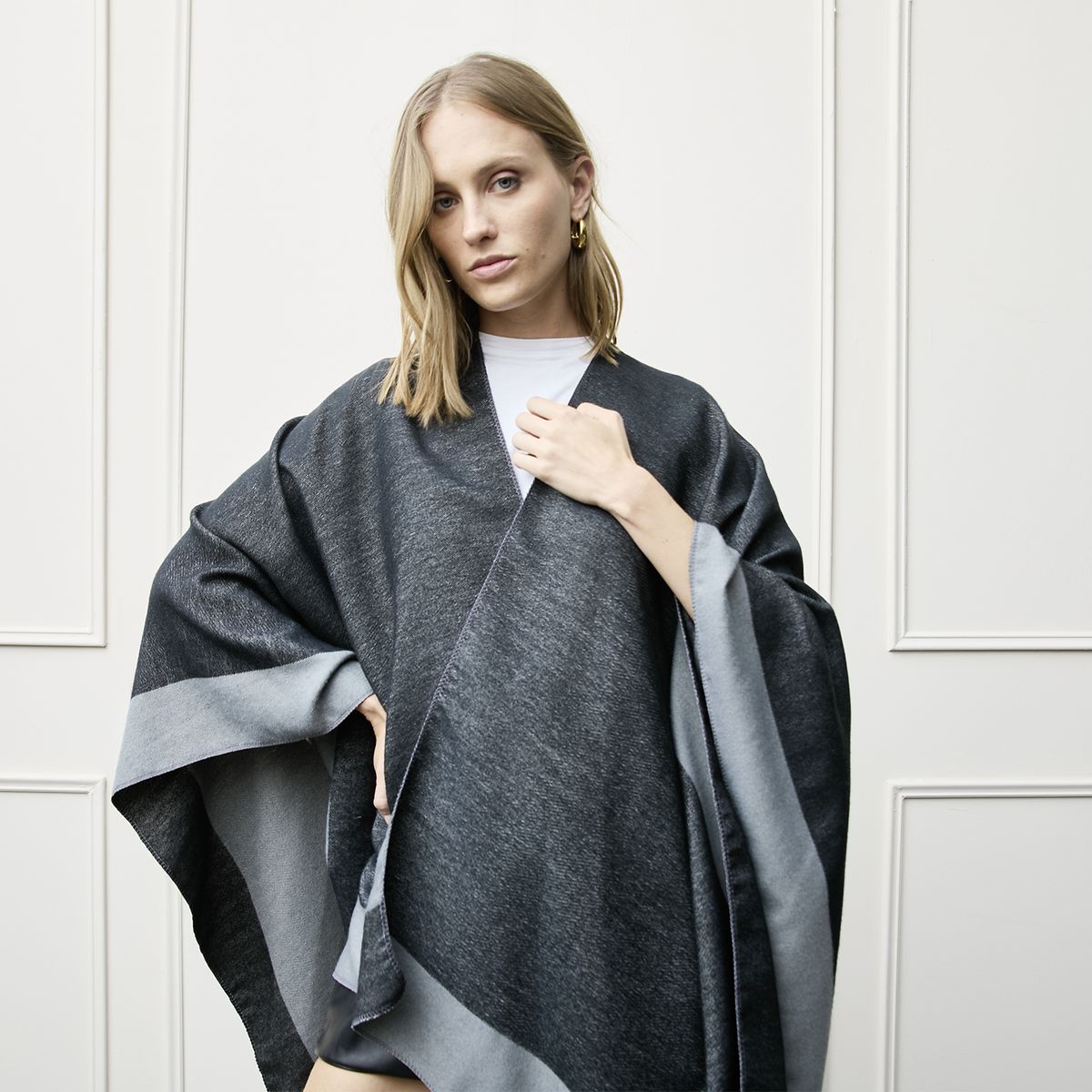 BASEMENT - Poncho Mujer Basement