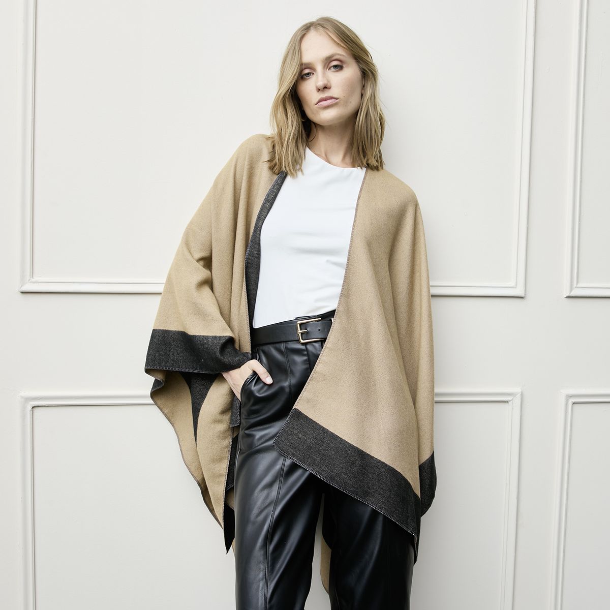 BASEMENT - Poncho Mujer Basement